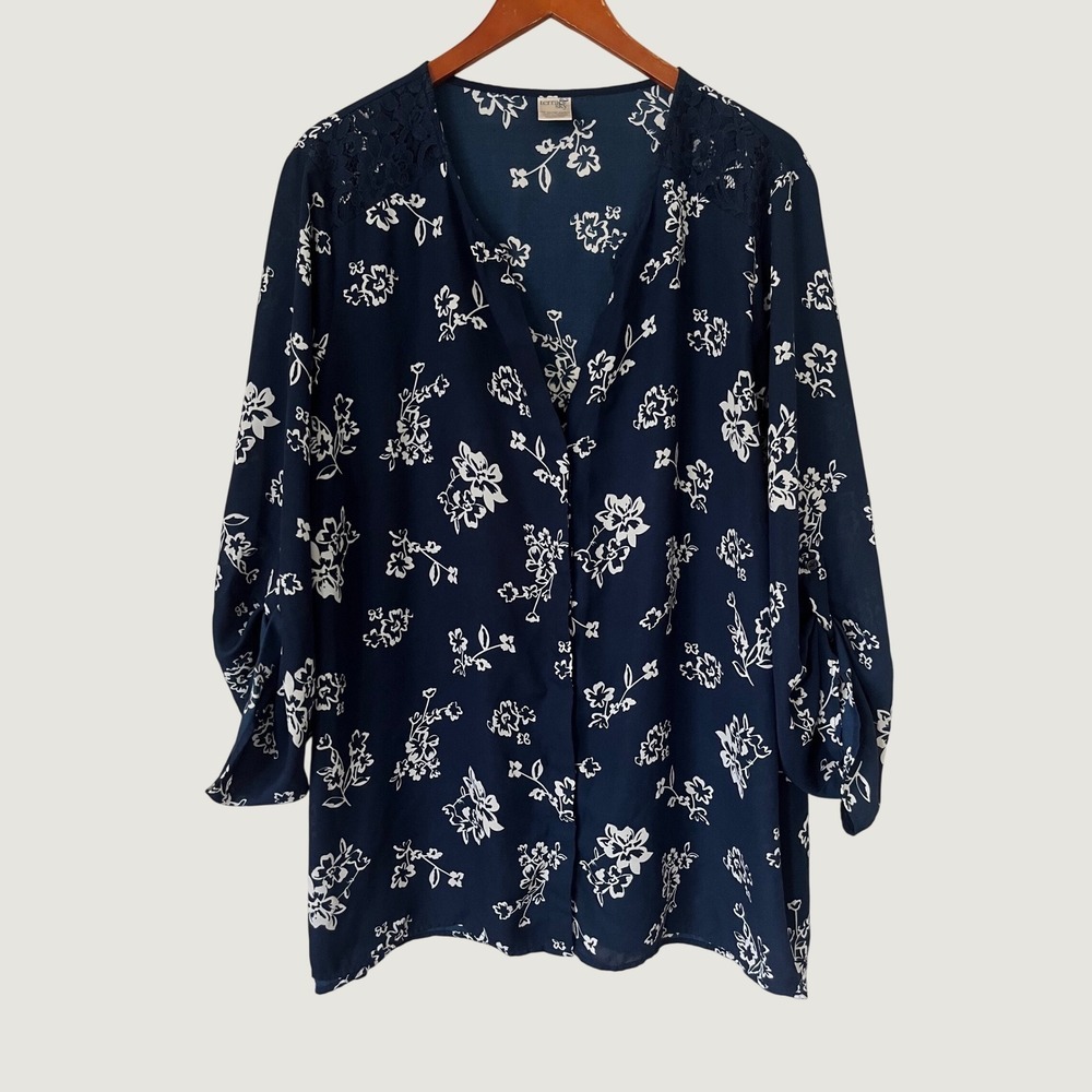 Terra & Sky Navy Blue Floral Lace Shoulder Roll Tab Sleeve Blouse 2X 20W